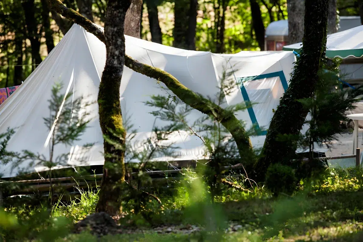 emplacements tentes camping peyrignac